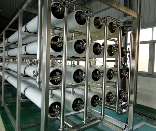 <font color='#0033CC'>水處理設(shè)備如何對(duì)酒店餐飲污水進(jìn)行處理？</font>